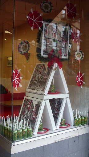 LoDuca Pizzeria window display