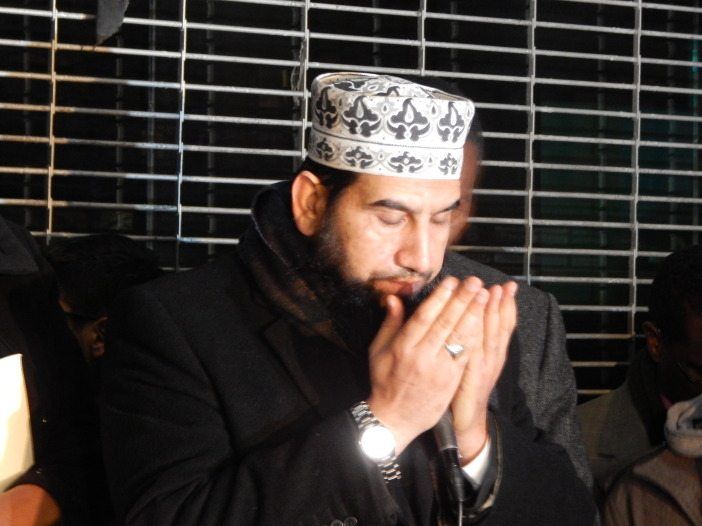 Peshawar vigil imam praying