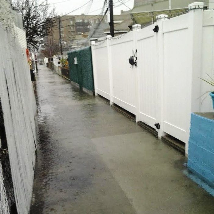 Flooding on Lake Avenue (Photo by Missy Haggerty)