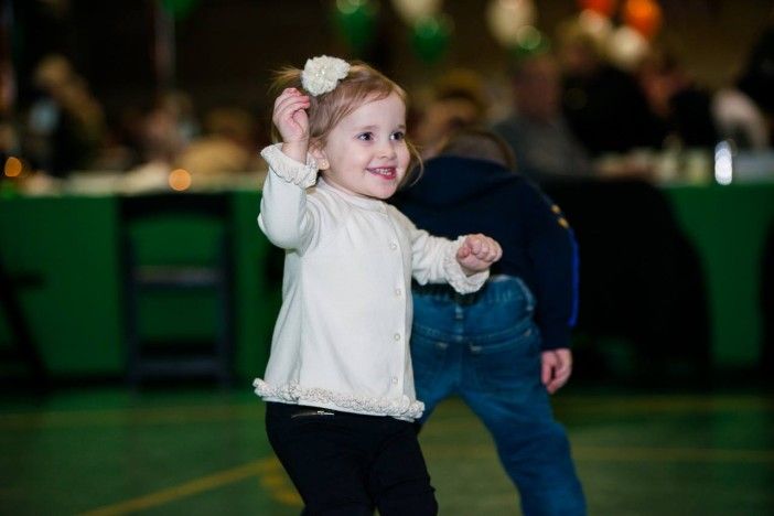 Even our littlest neighbors had fun at the fundraiser. Photo by Mike Sheehan.