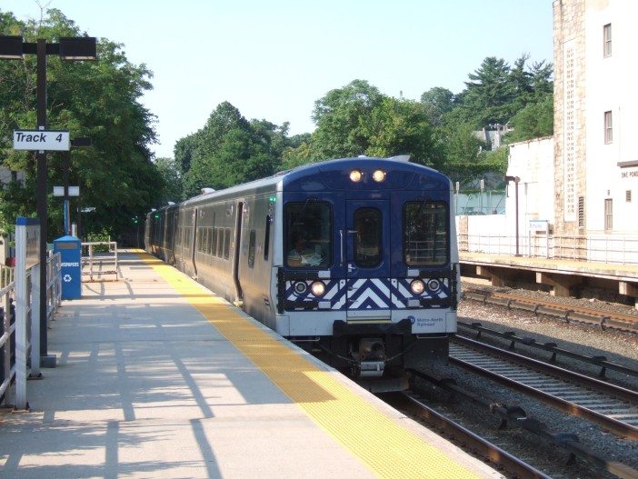 A Metro-North train on the Harlem Line. Source: Wikipedia