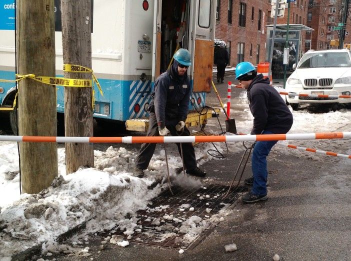 con edison smoking manhole