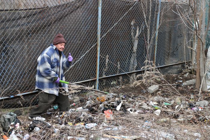 Volunteers from throughout the community came to help. Photo via Q Gardens.