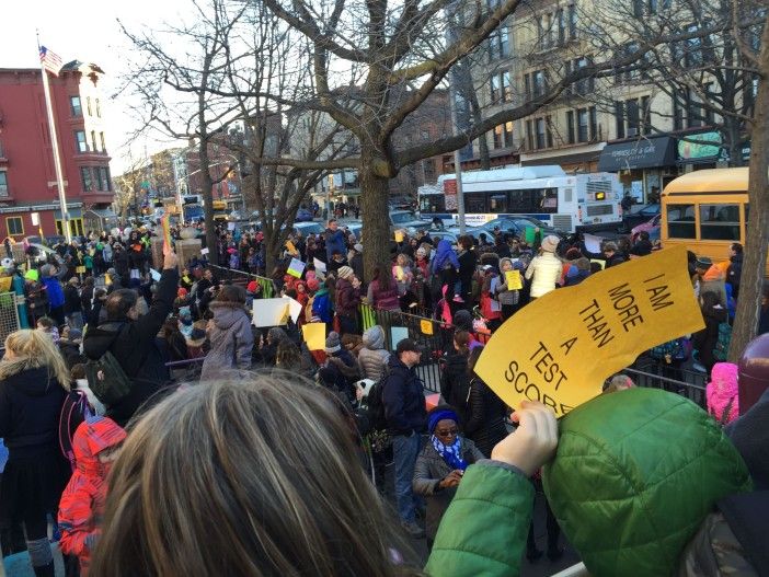 A crowd packed the sidewalk in front of PS 321 at a recent rally. Photo courtesy of Emma Murphy. 