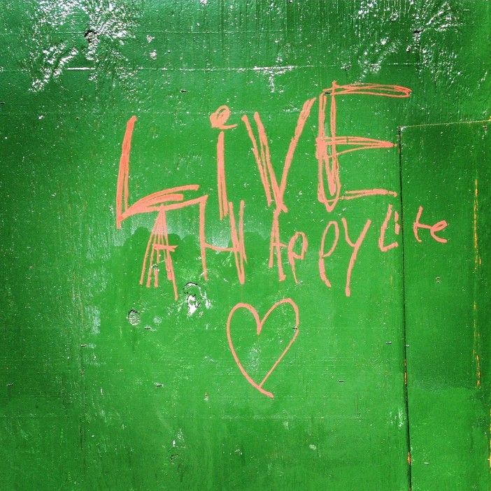 happy life graffiti