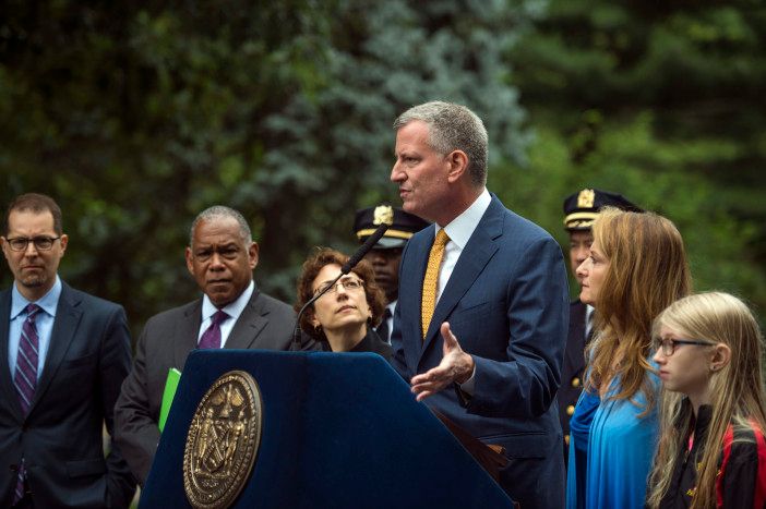 Mayor Bill de Blasio announcing traffic changes in Prospect Park Thursday. (Photo courtesy Demetrius Freeman/Mayoral Photography Office)