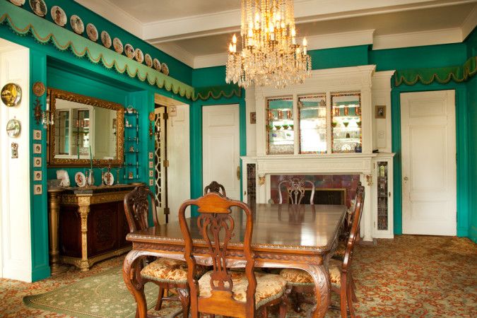 The dining room prior to the sale, via Mary Kay Gallagher Real Estate.