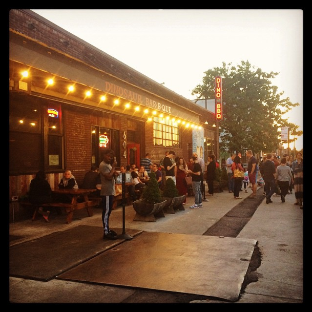 Picnic tables at Dinosaur Bar-B-Que. Photo by colmoss