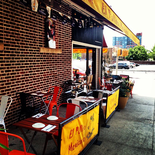 Margaritas and people watching at El Pollito Mexicano. Photo by super_subia64