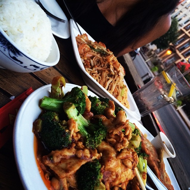 Heaping servings enjoyed on the sidewalk at Hunan Delight. Photo by handsomemal.