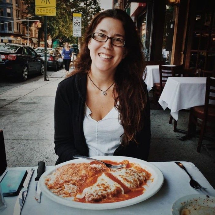 Heaping plates and a sidewalk view at Tutta Pasta. Photo by Kevin Smith.