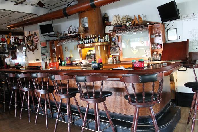 The bar at the Sheepshead Bay Yacht Club (Photo by Elise Feinstein)