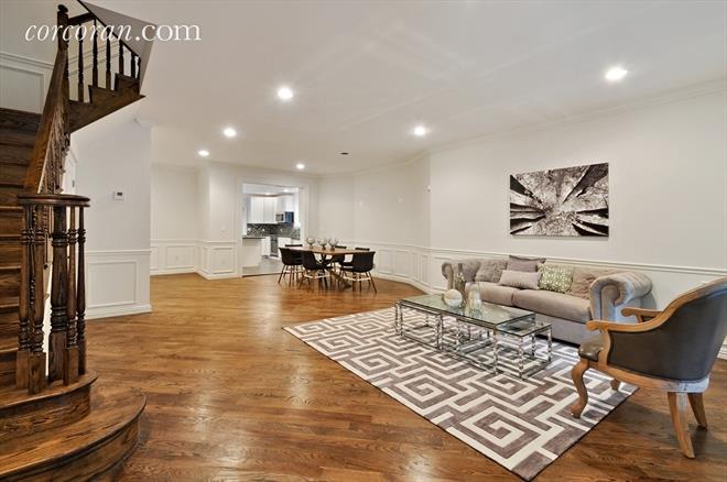 <i>Photo by <a href="https http://www.corcoran.com/nyc/Listings/Display/3479081">Corcoran Group Real Estate</a></i>