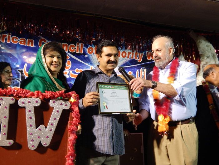 Chand Raat Alvin Berk gives American Council of Minority Women award to Businessman of the Year Iftikhar Ahmad of Reliable Pak Inc.