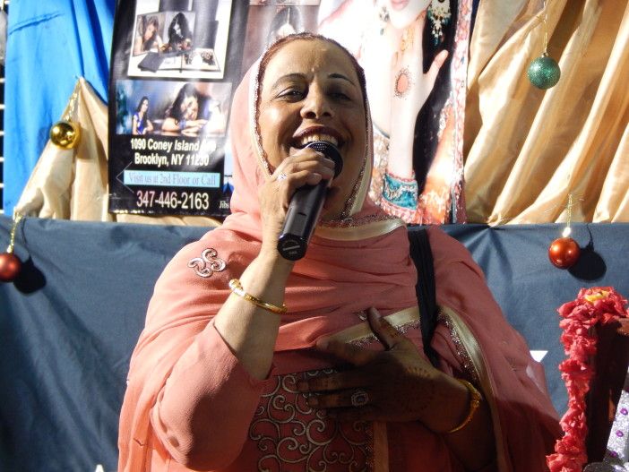 Kaneez Fatima sings at Chand Raat