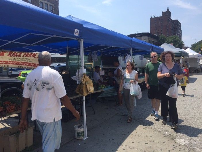 The Parkside Plaza farmers market has been welcomed with open arms. Photo by Anni Irish/Ditmas Park Corner