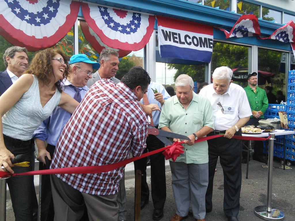 Community leaders cut the ribbon on the new Windsor Farms Market.