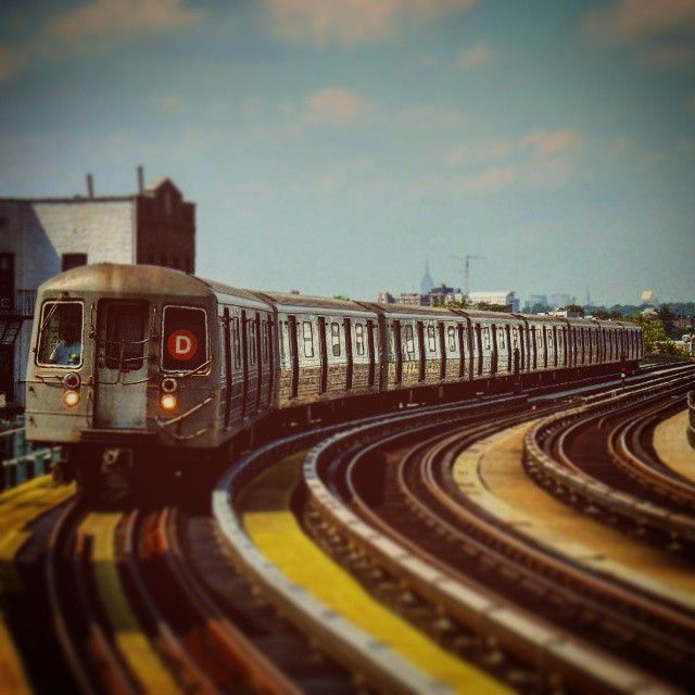 <i>Photo by <a href="http://websta.me/p/1019664377956018786_1799578081">mta_subways</a></i>