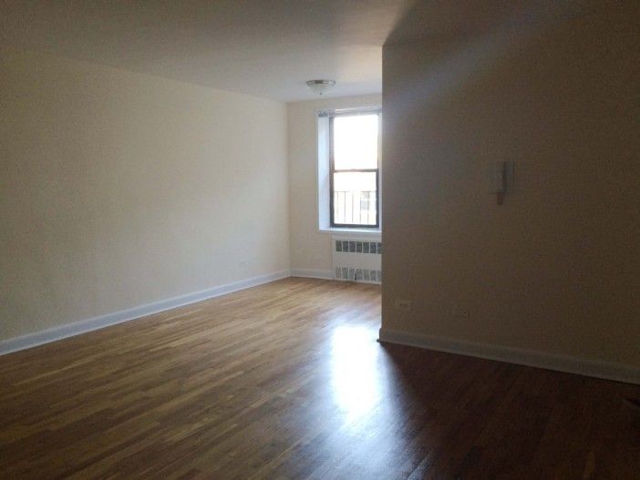 Photo by <a href="http://www.citi-habitats.com/nyc-properties/for-rent/Gravesend/Studio/814044/R?adID=814044">Citi-Habitats</a>