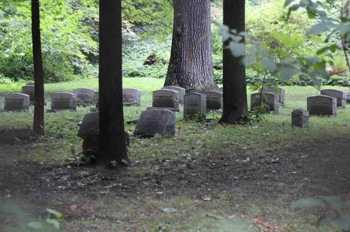 Friends Cemetery in Prospect Park. Photo by Shannon Geis / Park Slope Stoop