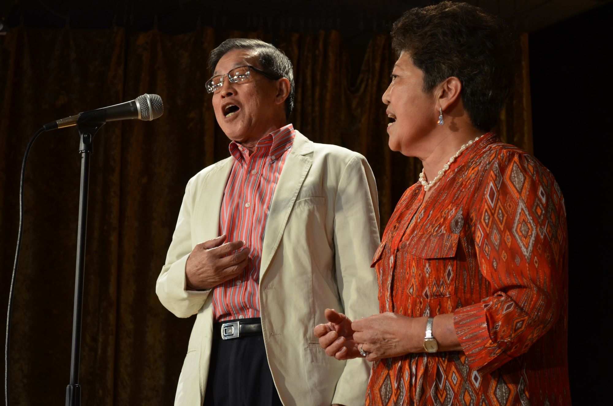 Richard Wong and Dorothy Lin singing a duet.