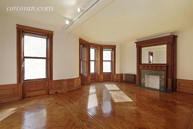 Photo by <a href="http://www.corcoran.com/nyc/Listings/Display/3499463">Corcoran Group Real Estate</a>