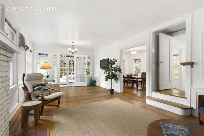 Photo by <a href="http://www.corcoran.com/nyc/Listings/Display/3507485">Corcoran Group Real Estate</a>