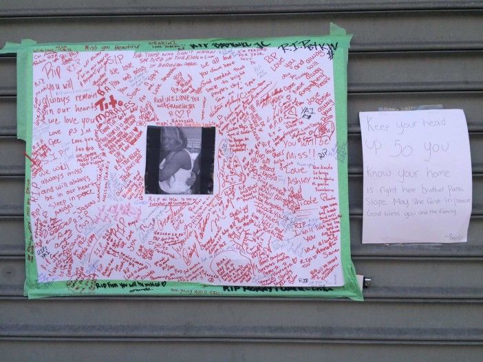 Person notes at memorial