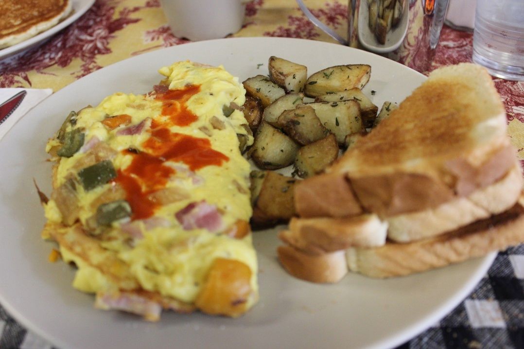 Western Omelet at Pete's Breakfast (Photo by Shannon Geis / Kensington BK)