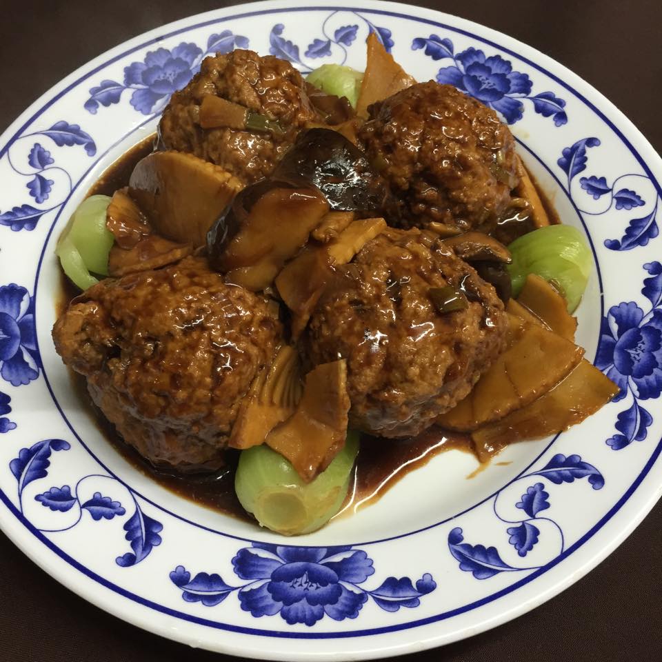 Braised Lion's Head Meatballs (Photo by Liu's Shanghai/Facebook)