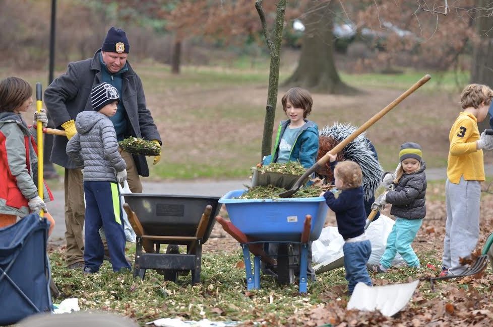 Volunteers Chip Away As Over 2,546 ‘TreeCycled’ During MulchFest 2016