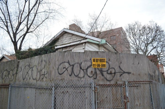 The front of 1102 Banner Avenue. (Photo: Alex Ellefson / Sheepshead Bites)