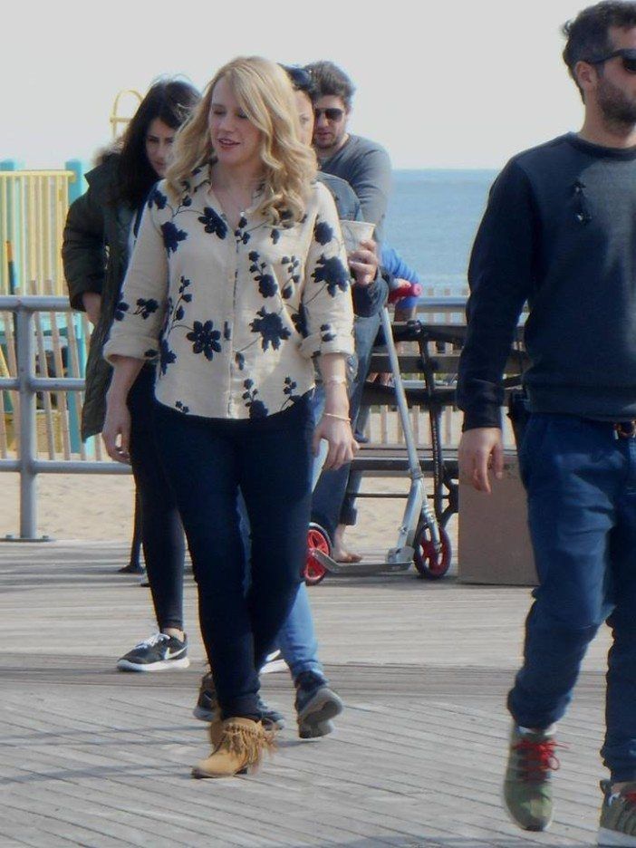 SNL Kate McKinnon shooting a segment on the Coney Island boardwalk. (Photo: Mike Wright / Facebook)