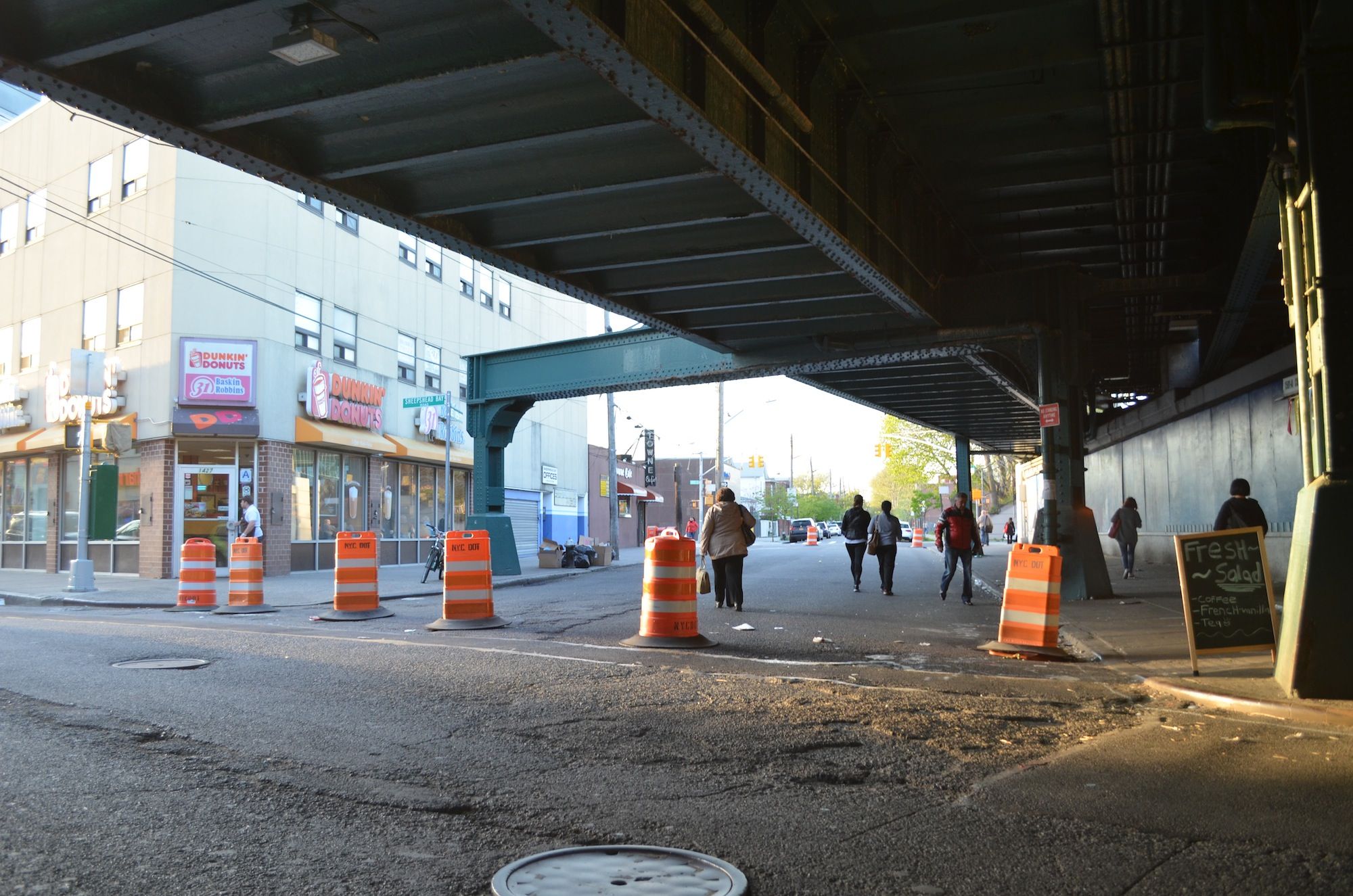 Traffic cones closed traffic on East 15th Street between Sheepshead Bay Road and Avenue Z. (Photo: Alex Ellefson / Sheepshead Bites)