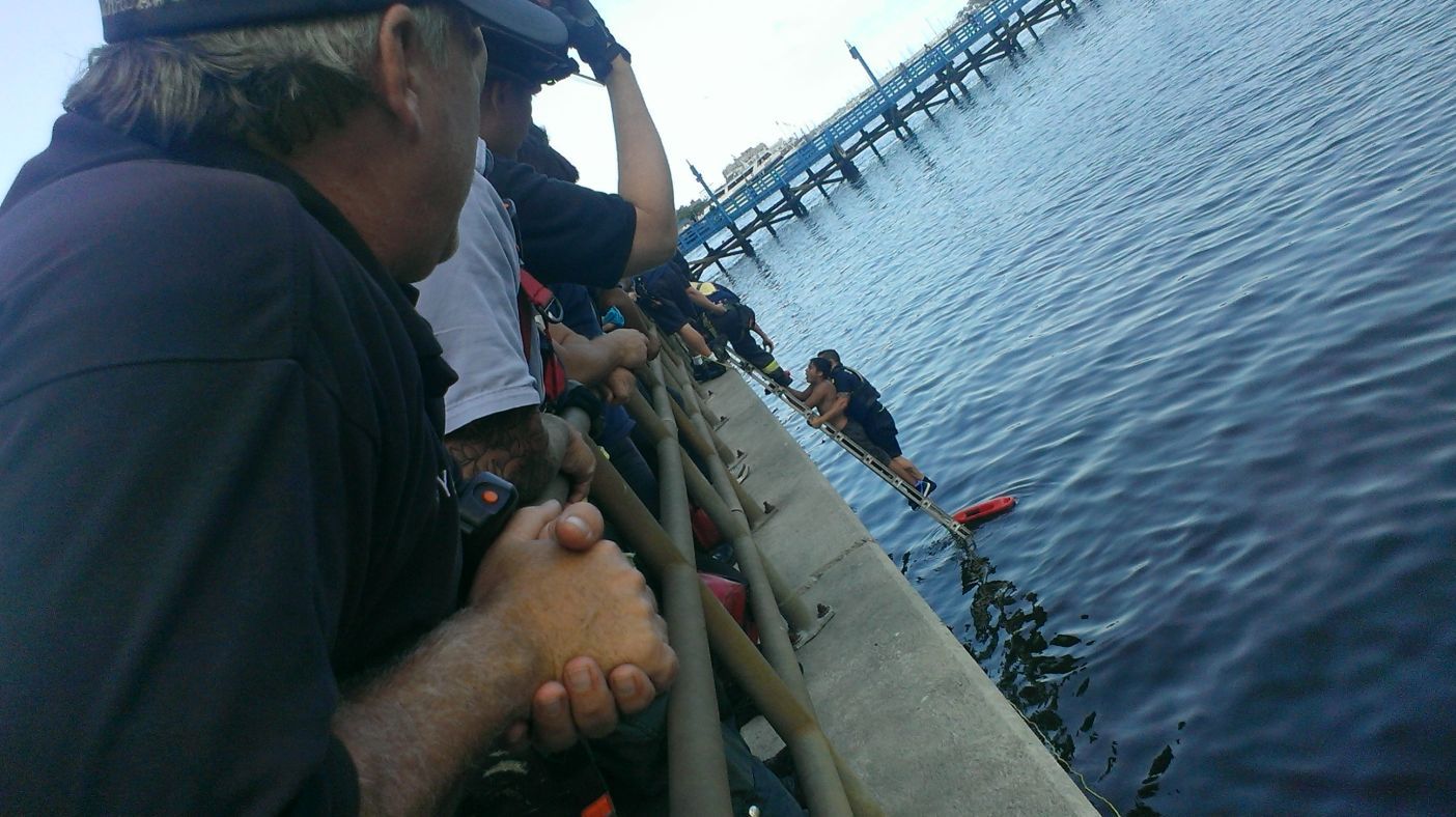 Emergency workers rescued a drowning man in Sheepshead Bay on Wednesday, August 19. (Photo: Erica Sherman / Sheepshead Bites)