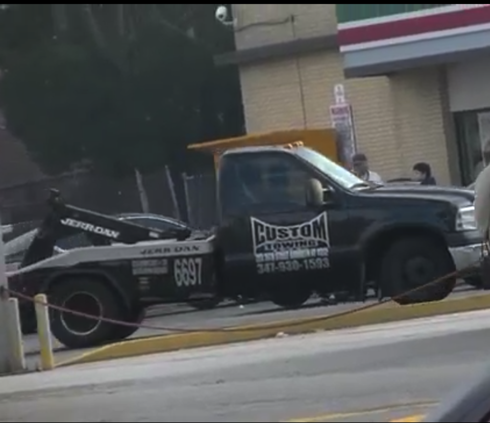 Custom Towing outside the 7-Eleven at 2800 Coney Island Avenue. (Photo: Stop Illegal Towing / Facebook)