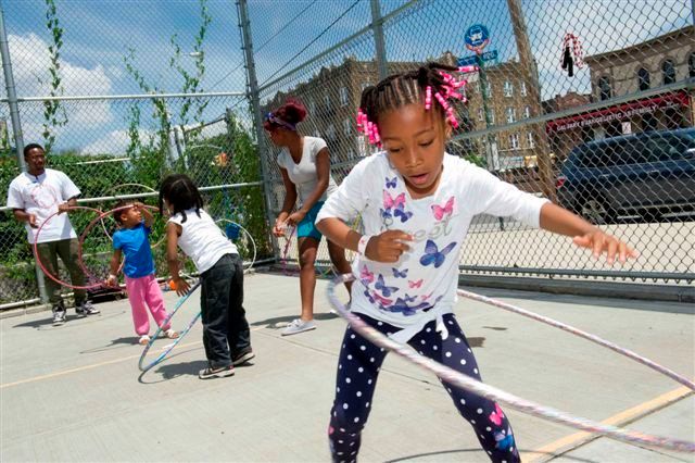 Hoola Hoop class at the Children's Health and Fitness expo (photo by Bodysculpt.org)