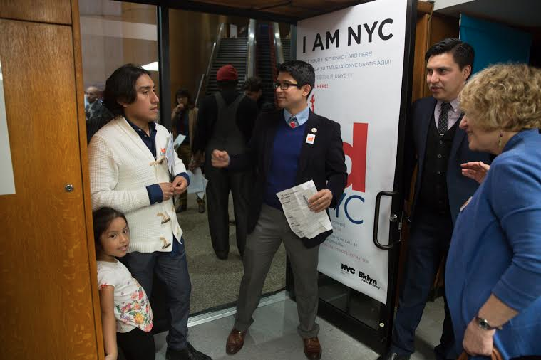 Council Member Carlos Menchaca signs up for IDNYC. Credit: William Alatriste / New York City Council / Flickr [https://www.flickr.com/photos/nyccouncil/15666731864/] 