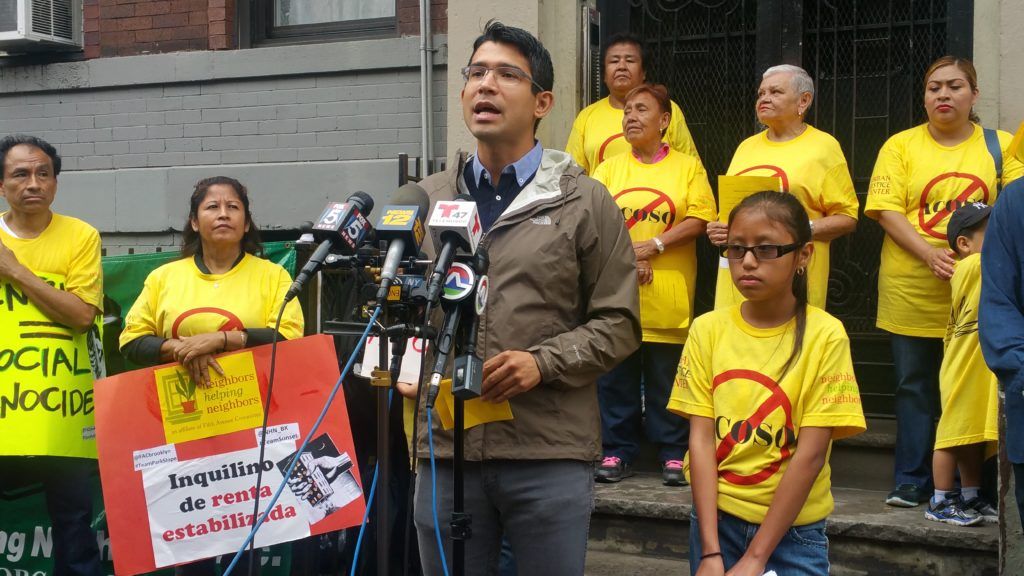 Councilmember Carlos Menchaca speaking at a press conference in support of tenants fighting for housing justice. (Photo: Elizabeth Elizalde / Sunset Park Voice)