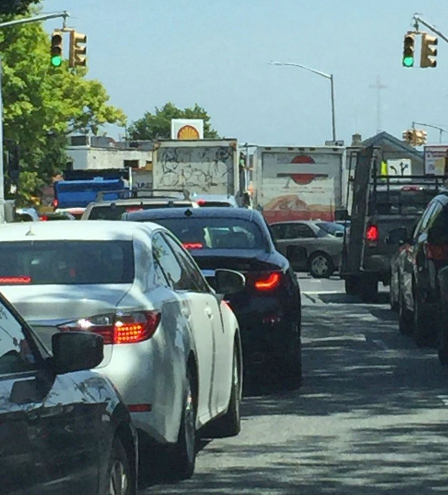 Morning Brooklyn traffic on 65th Street and 7th Avenue. (Courtesy: Carlo Scissura / Twitter) 