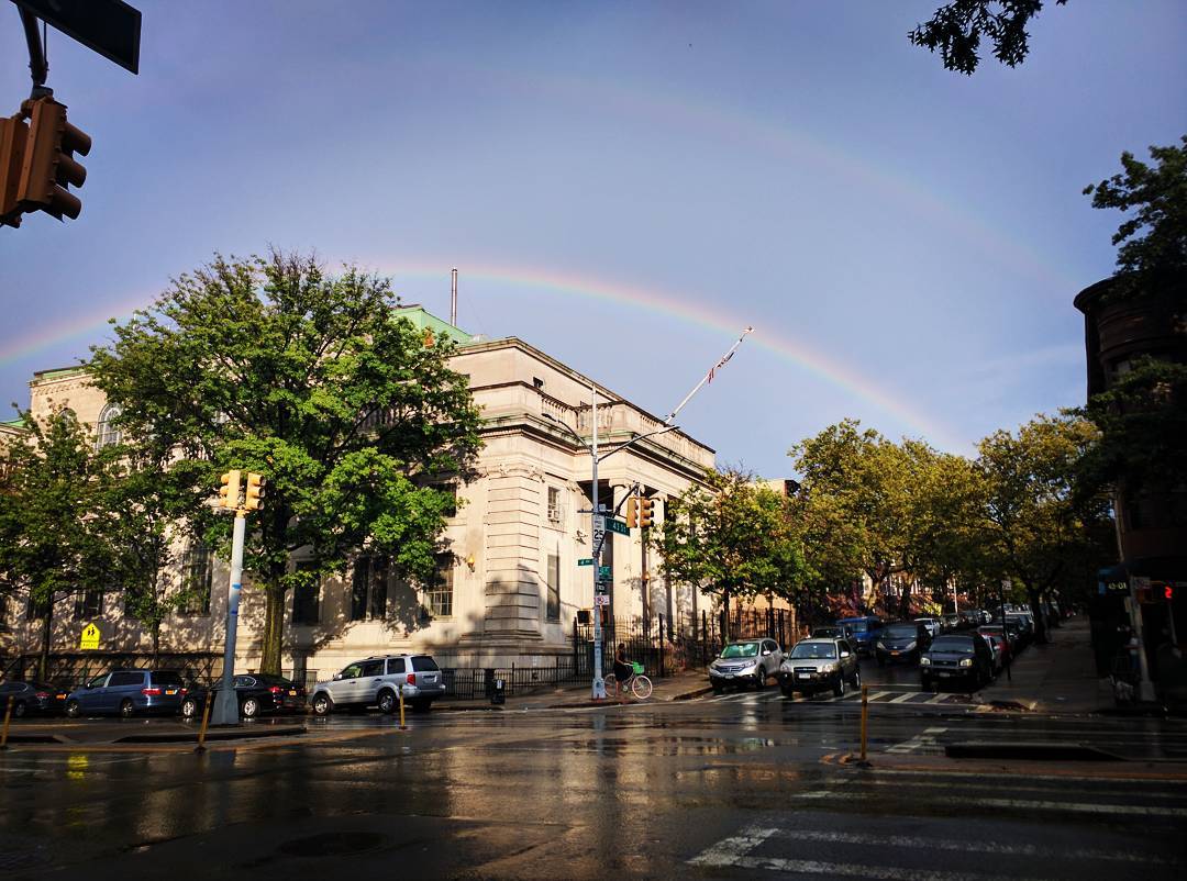 Rainbow over Sunset Brooklyn. (Courtesy: jeremyfrankly / Instagram) 