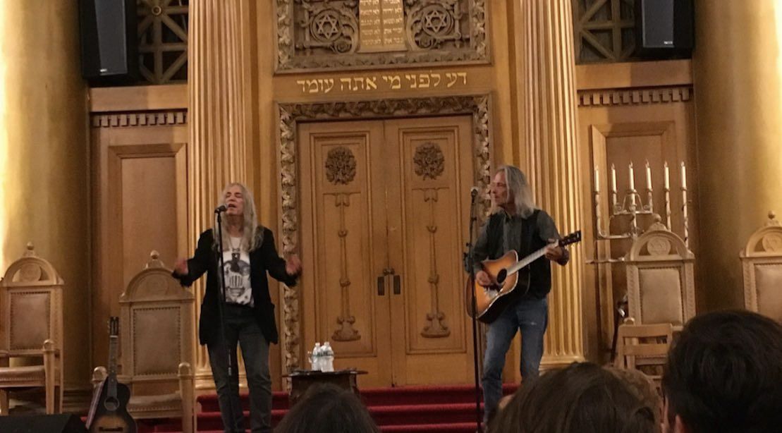 Icon Patti Smith Declares Herself Fit To Be President, Sings Velvet Underground At Congregation Beth Elohim [Photos & Video]