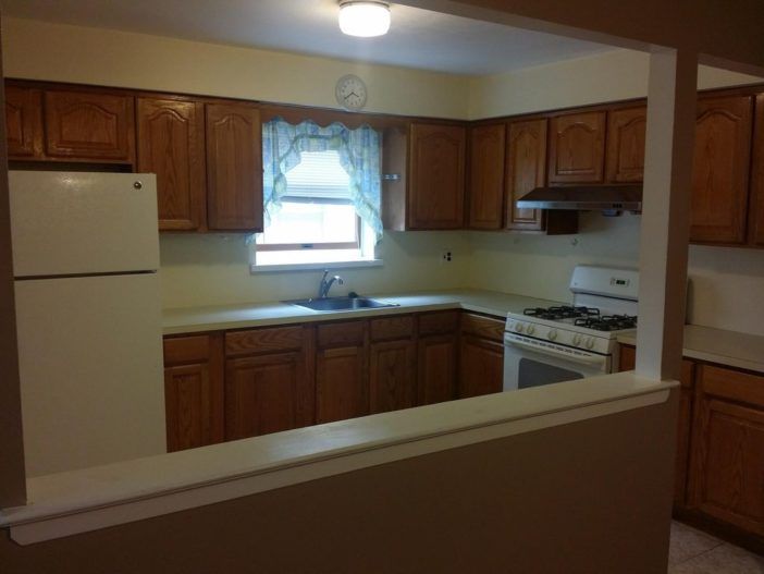 Counter space galore. (Courtesy Zillow/Brian Agbai of Zillow Rental Network)