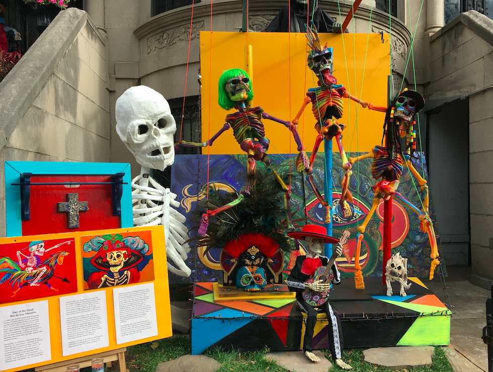 Día de los Muertos display by Gabriel Rivera