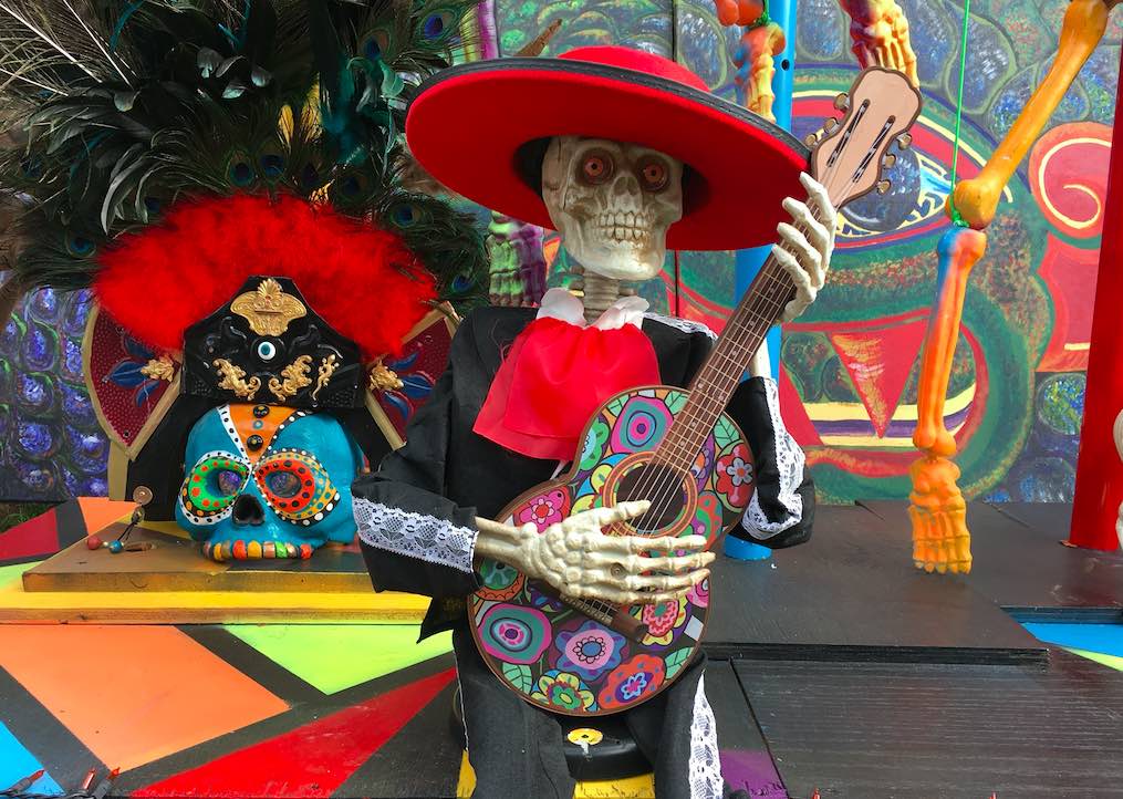 Día de los Muertos display by Gabriel Rivera