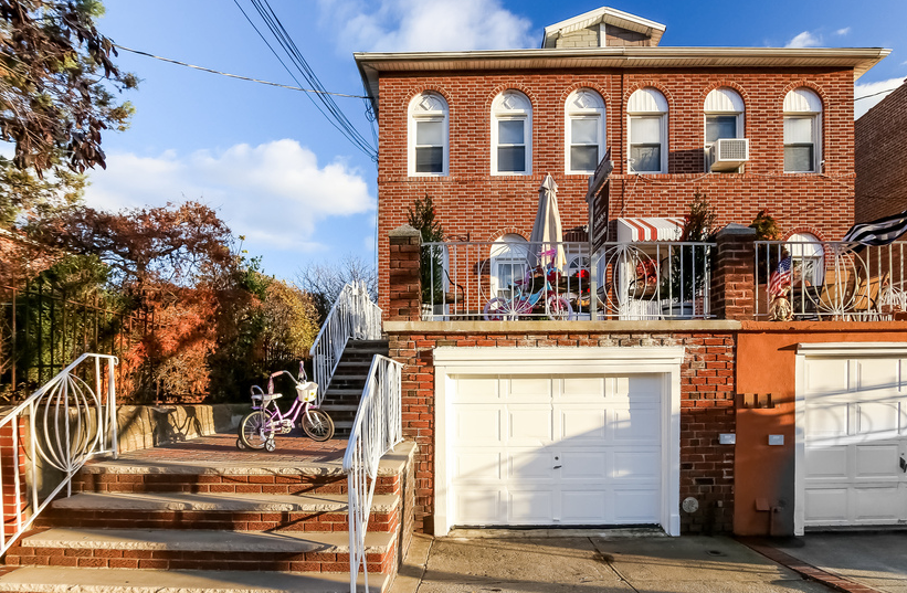 The front of the home. (Photo via Warren Lewis Sotheby's International Realty)