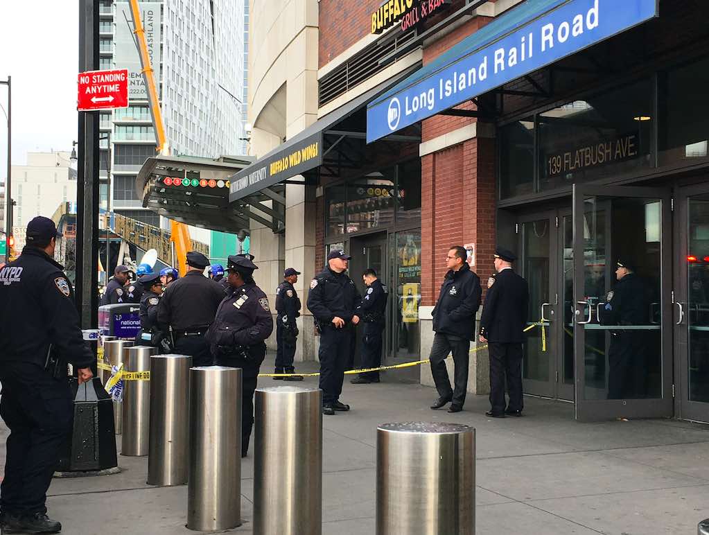 lirr train derailment