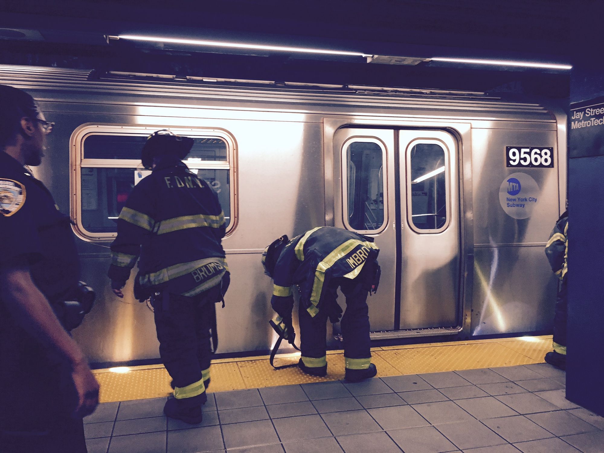 [UPDATE] BREAKING: Man Jumps In Front Of Oncoming F Train At Jay Street-MetroTech Station, Witnesses Say