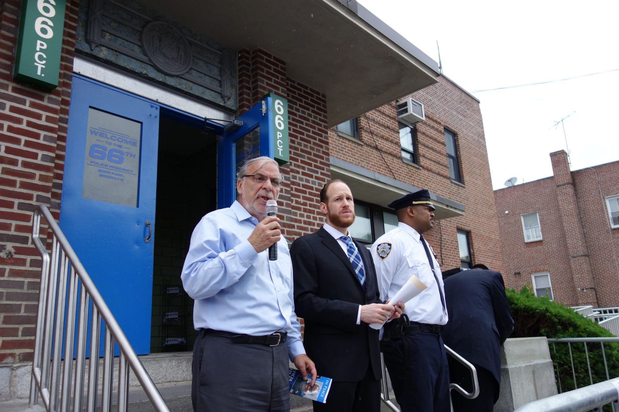 After Fatal Shooting Of Bronx Officer, Pols Hold Pro-Cop Rally In Boro Park
